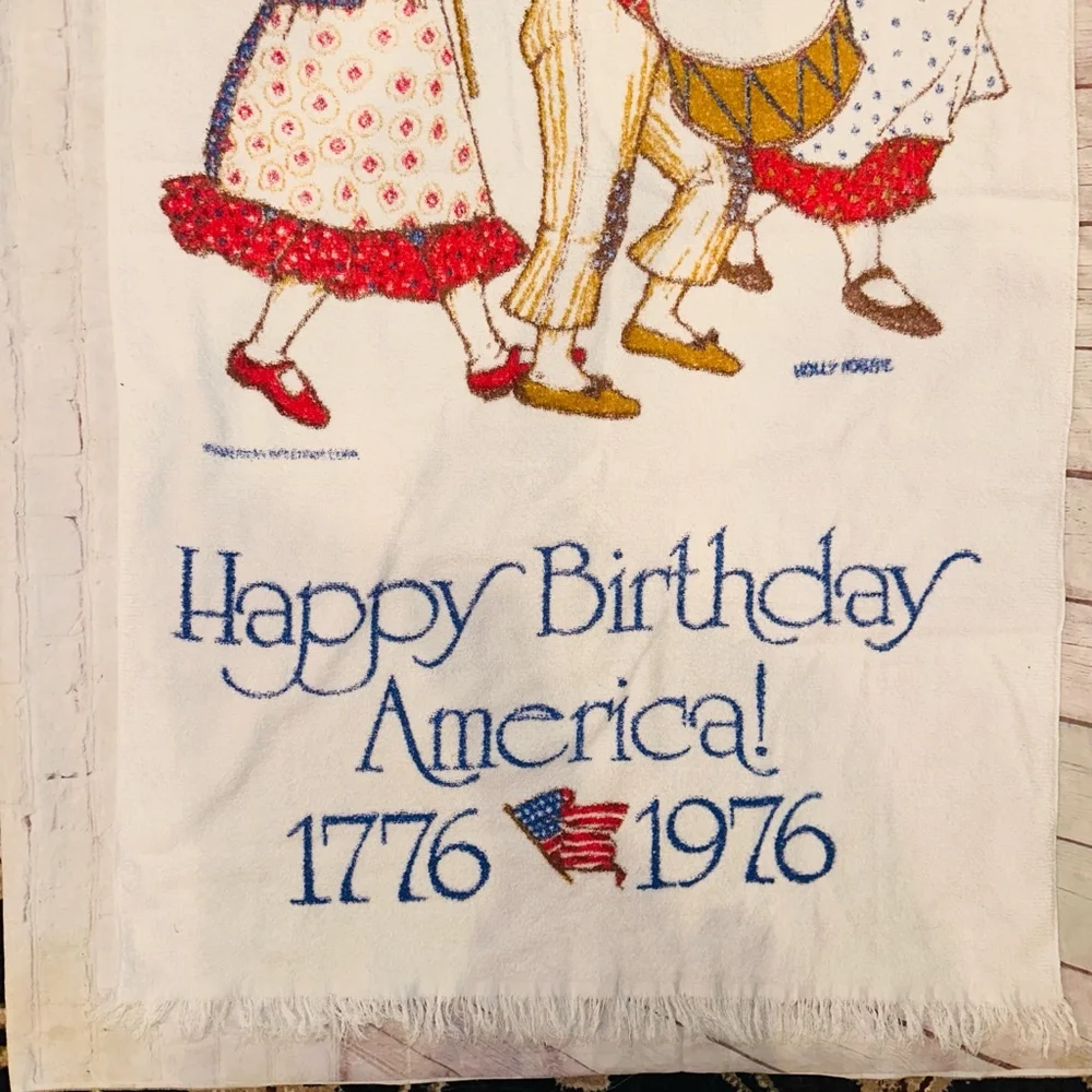Pristine Vintage 1976 Holly Hobbie Happy Birthday America Fringed Beach Towel